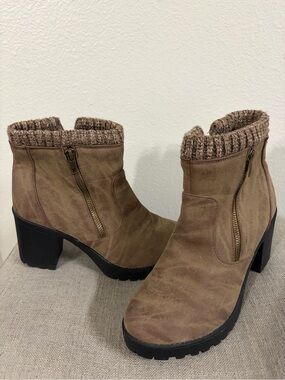 Twisted Women’s Brown Ankle Boots Side Zip Round Toe Block Heel Lug Sole 8